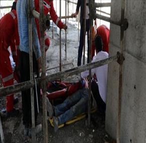 سقوط کارگر نصاب داربست از طبقه ششم ساختمان
