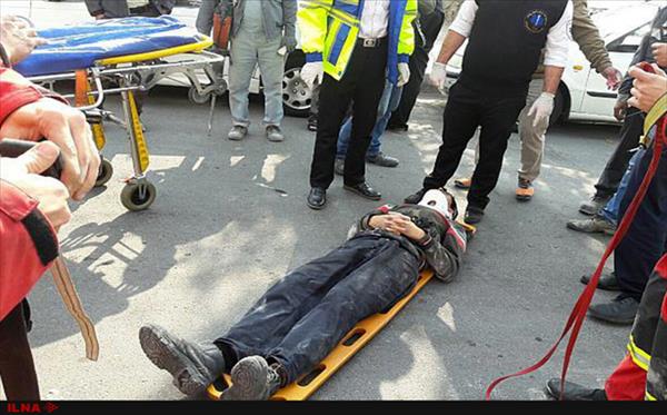 مصدومیت شدید یک کارگر درسعادت آباد تهران  بر اثر سقوط از داربست